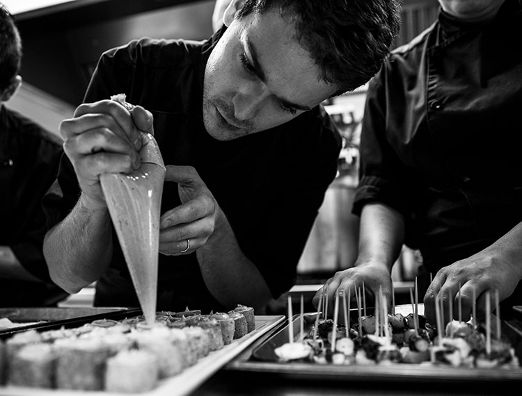 Reportage photography of head chef Nahuel Pazos in the kitchen